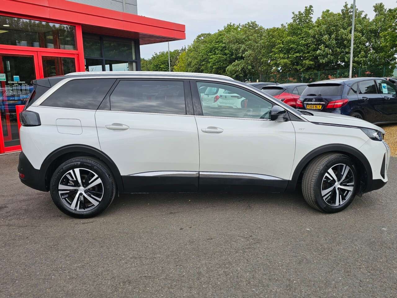 2022 PEUGEOT 5008 2022 PEUGEOT 5008