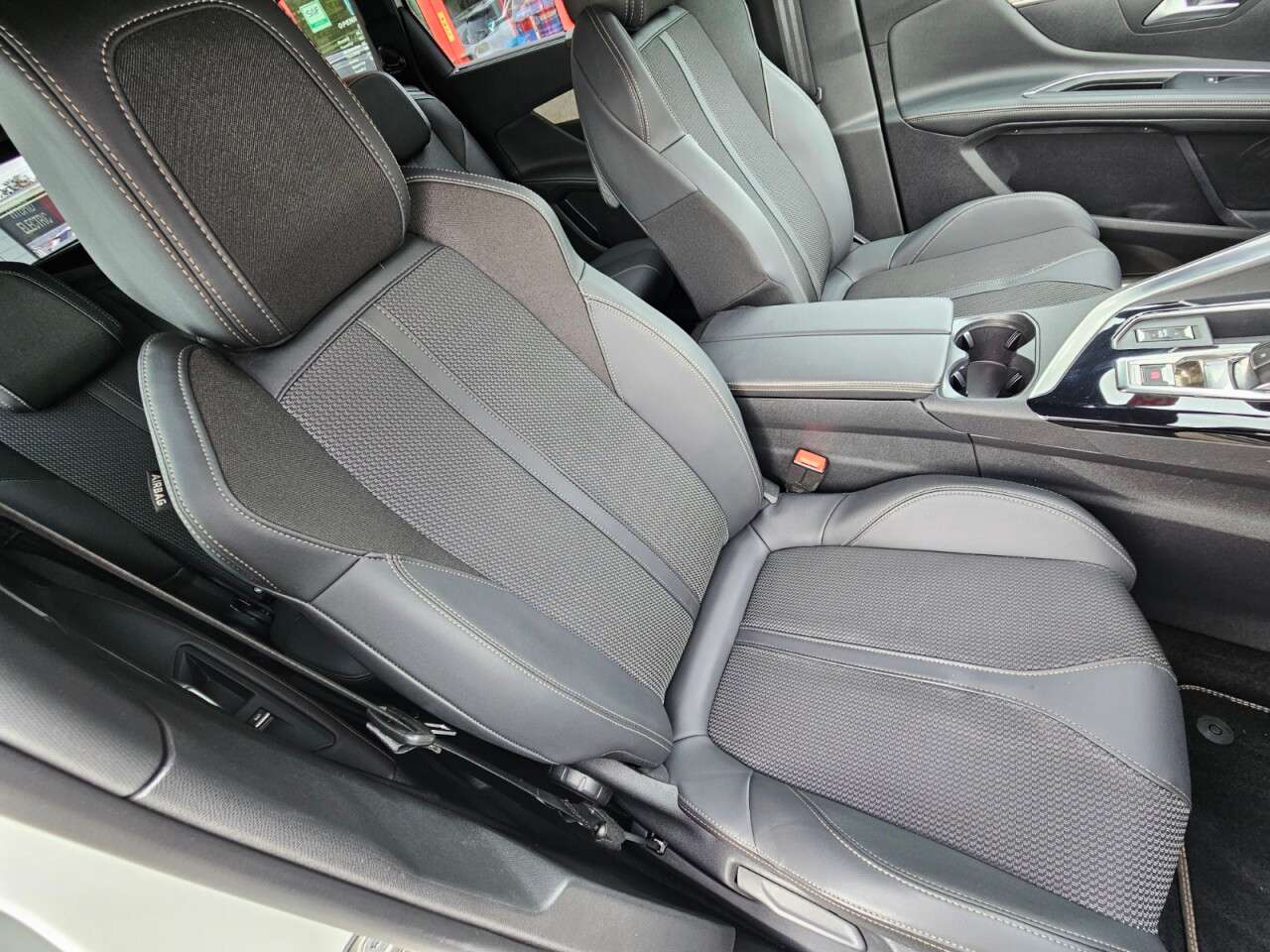 2022 PEUGEOT 5008 2022 PEUGEOT 5008