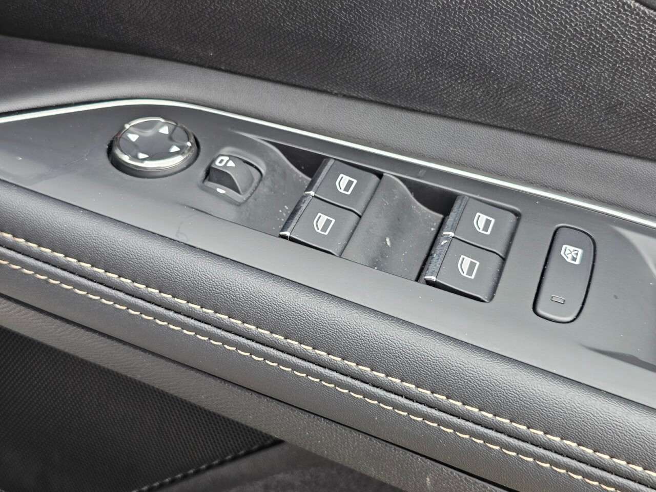 2022 PEUGEOT 5008 2022 PEUGEOT 5008