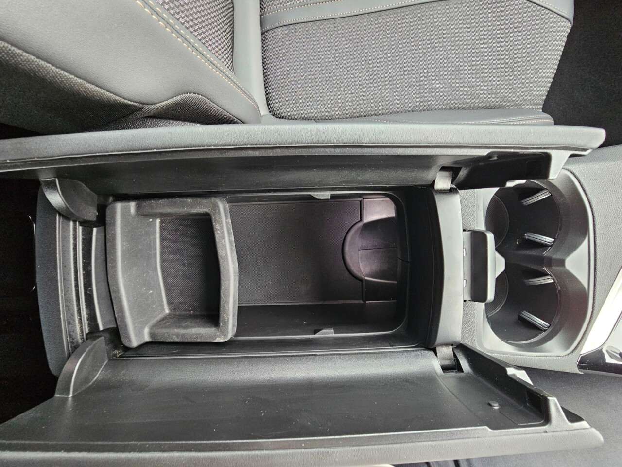 2022 PEUGEOT 5008 2022 PEUGEOT 5008