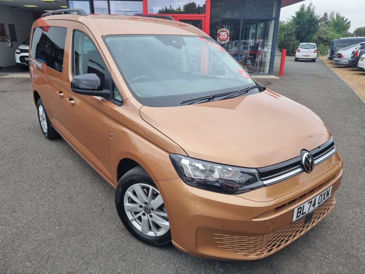 A 2024 VOLKSWAGEN CADDY MAXI 2.0 TDI Life MPV 5dr Diesel DSG Euro 6 (s/s) (122 ps) A 2024 VOLKSWAGEN CADDY MAXI 2.0 TDI Life MPV 5dr Diesel DSG Euro 6 (s/s) (122 ps)