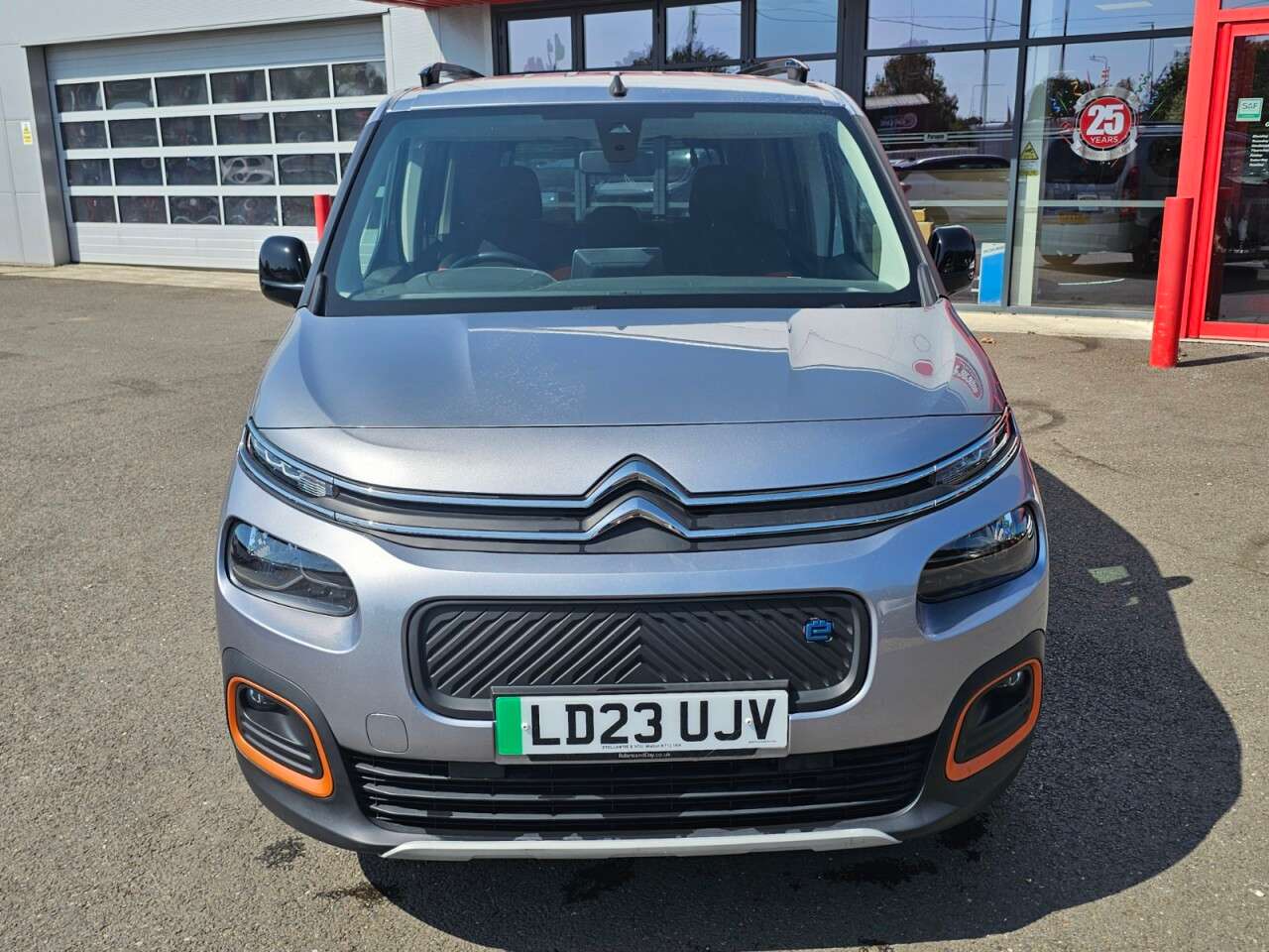 A 2023 CITROEN E-BERLINGO 50kWh Flair XTR M MPV 5dr Electric Auto (7.4kW Charger) (136 ps) A 2023 CITROEN E-BERLINGO 50kWh Flair XTR M MPV 5dr Electric Auto (7.4kW Charger) (136 ps)