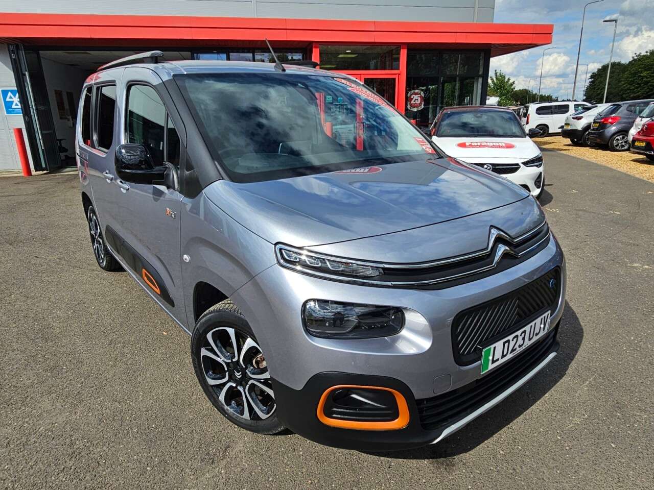 A 2023 CITROEN E-BERLINGO 50kWh Flair XTR M MPV 5dr Electric Auto (7.4kW Charger) (136 ps) A 2023 CITROEN E-BERLINGO 50kWh Flair XTR M MPV 5dr Electric Auto (7.4kW Charger) (136 ps)