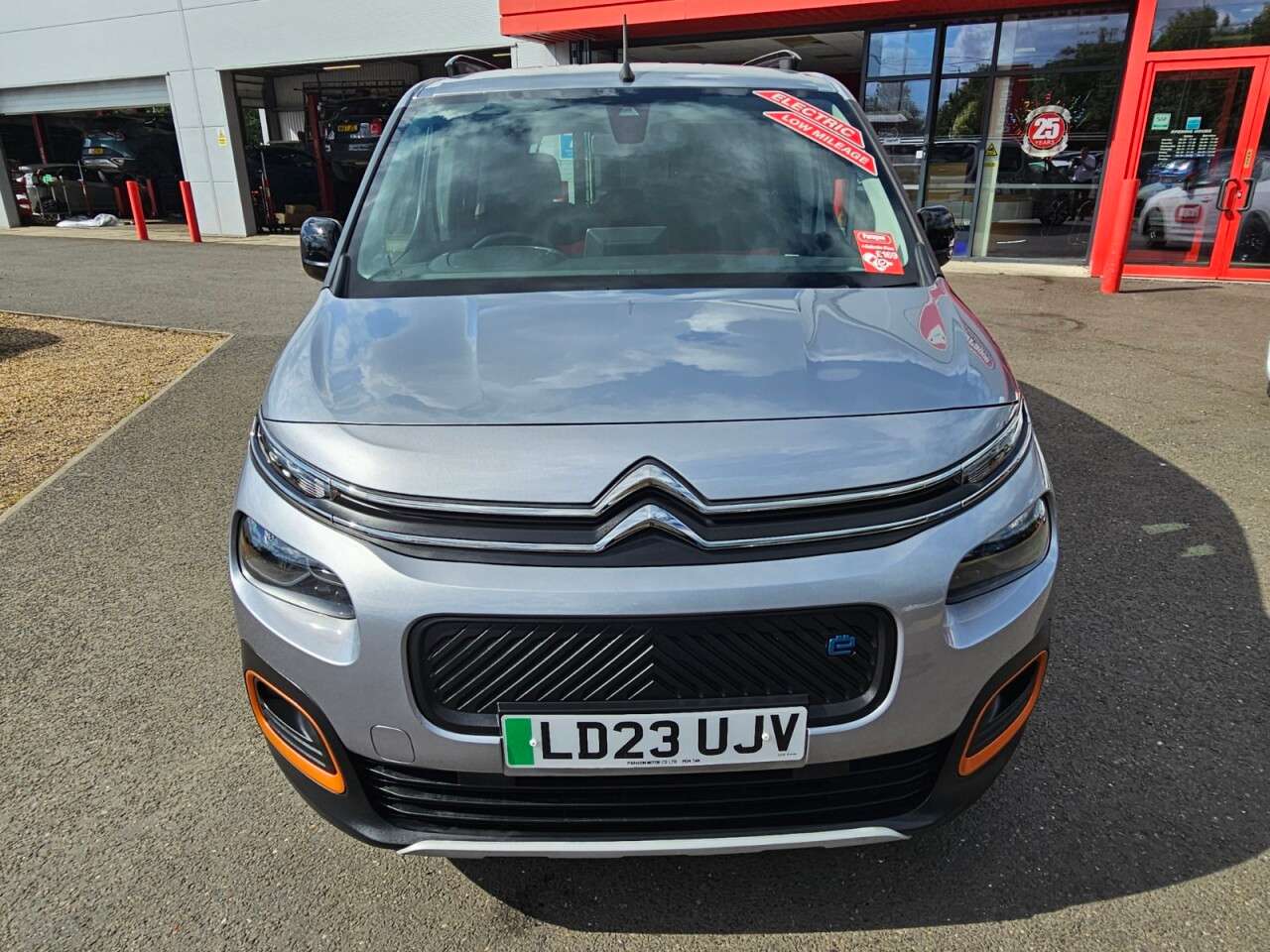 A 2023 CITROEN E-BERLINGO 50kWh Flair XTR M MPV 5dr Electric Auto (7.4kW Charger) (136 ps) A 2023 CITROEN E-BERLINGO 50kWh Flair XTR M MPV 5dr Electric Auto (7.4kW Charger) (136 ps)