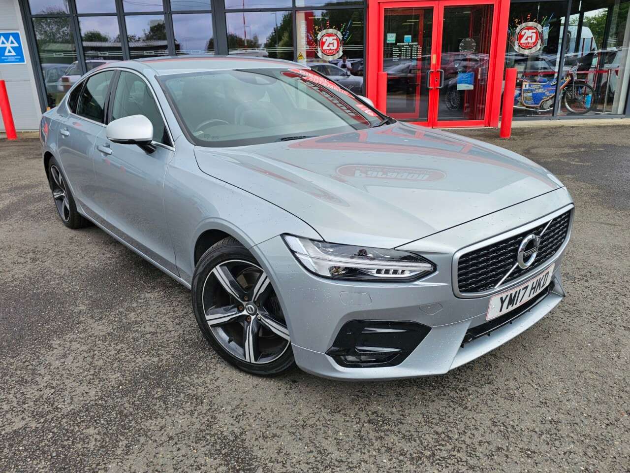A 2017 VOLVO S90 2.0 D4 R-Design Saloon 4dr Diesel Auto Euro 6 (s/s) (190 ps) A 2017 VOLVO S90 2.0 D4 R-Design Saloon 4dr Diesel Auto Euro 6 (s/s) (190 ps)