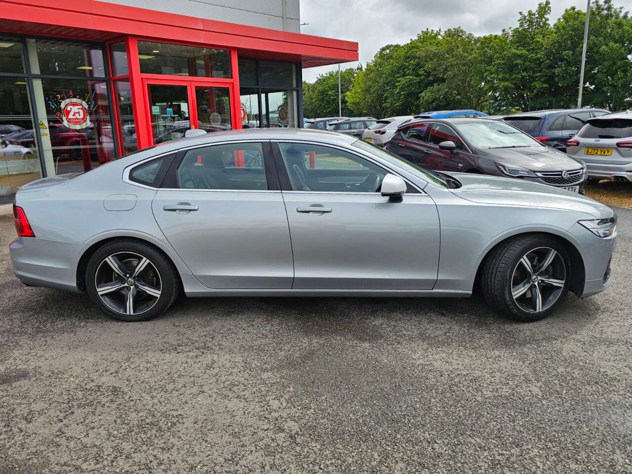 2017 VOLVO S90 2017 VOLVO S90