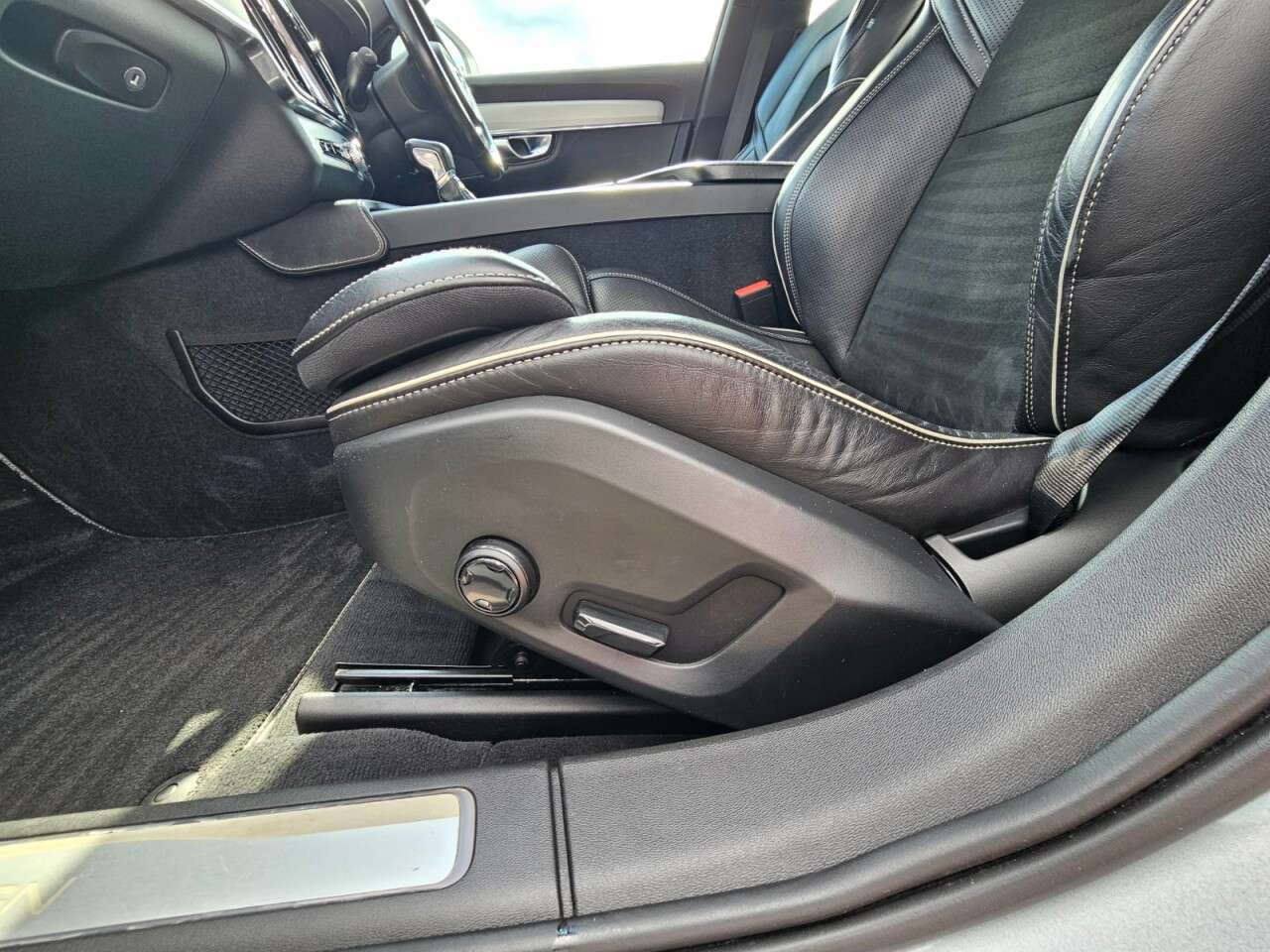 2017 VOLVO S90 2017 VOLVO S90