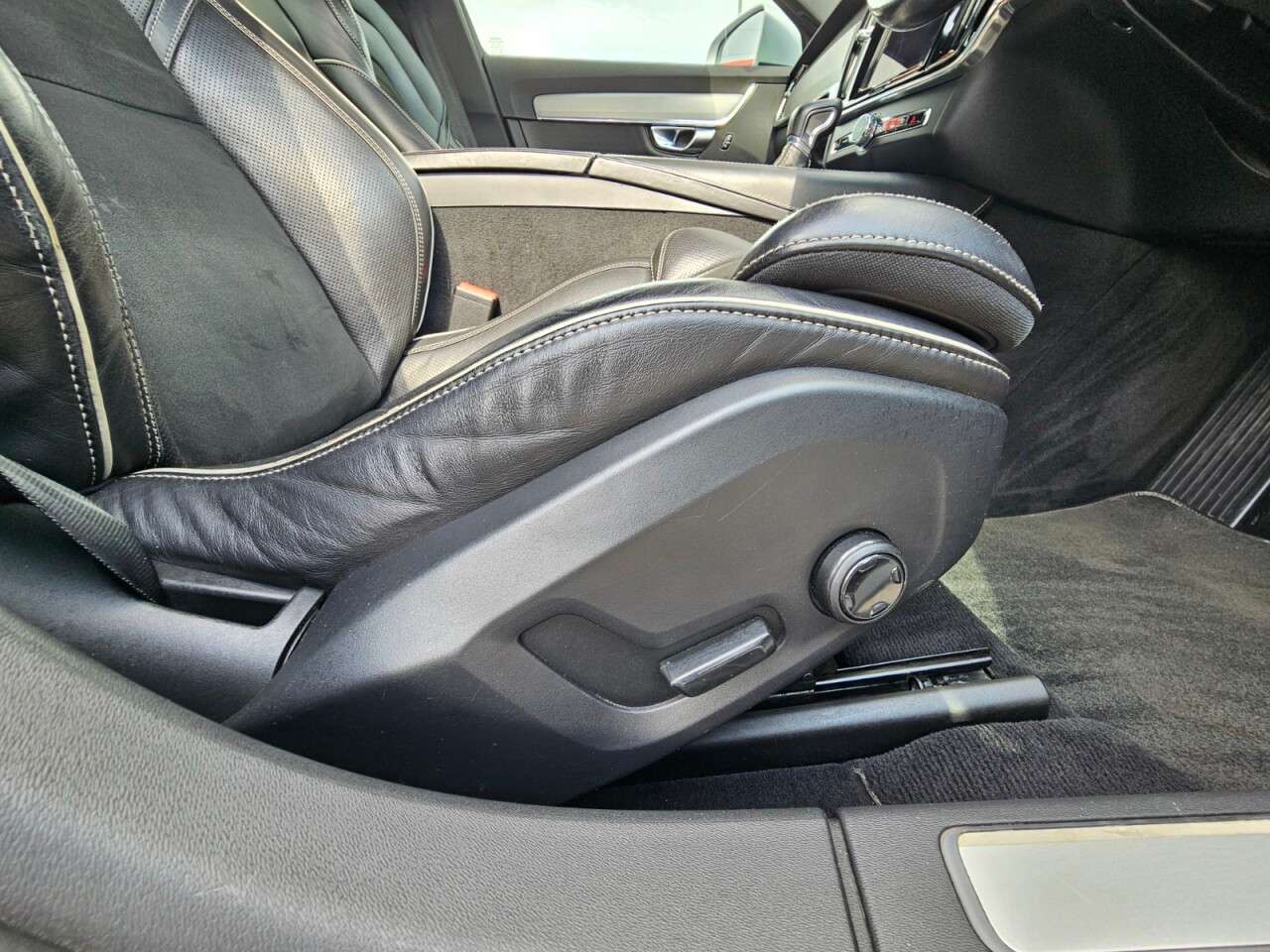 2017 VOLVO S90 2017 VOLVO S90