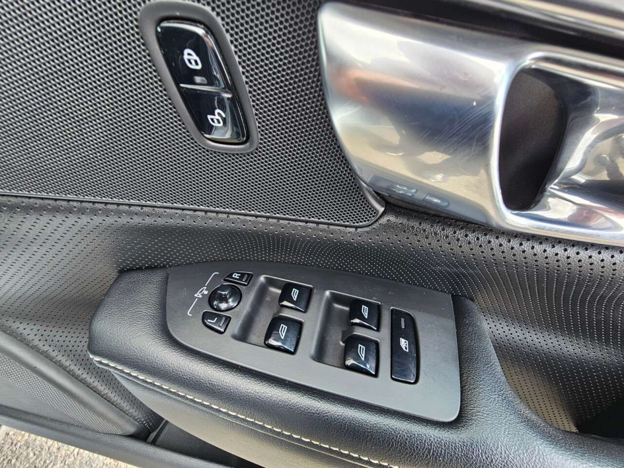 2017 VOLVO S90 2017 VOLVO S90