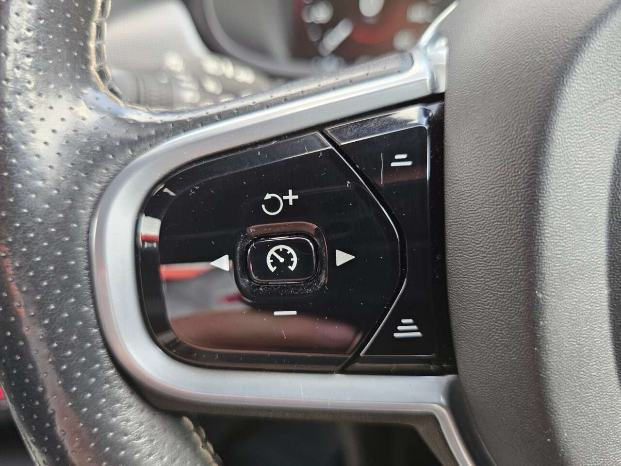 2017 VOLVO S90 2017 VOLVO S90