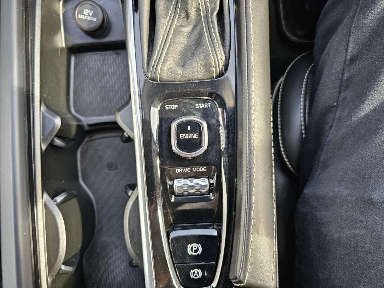 2017 VOLVO S90 2017 VOLVO S90