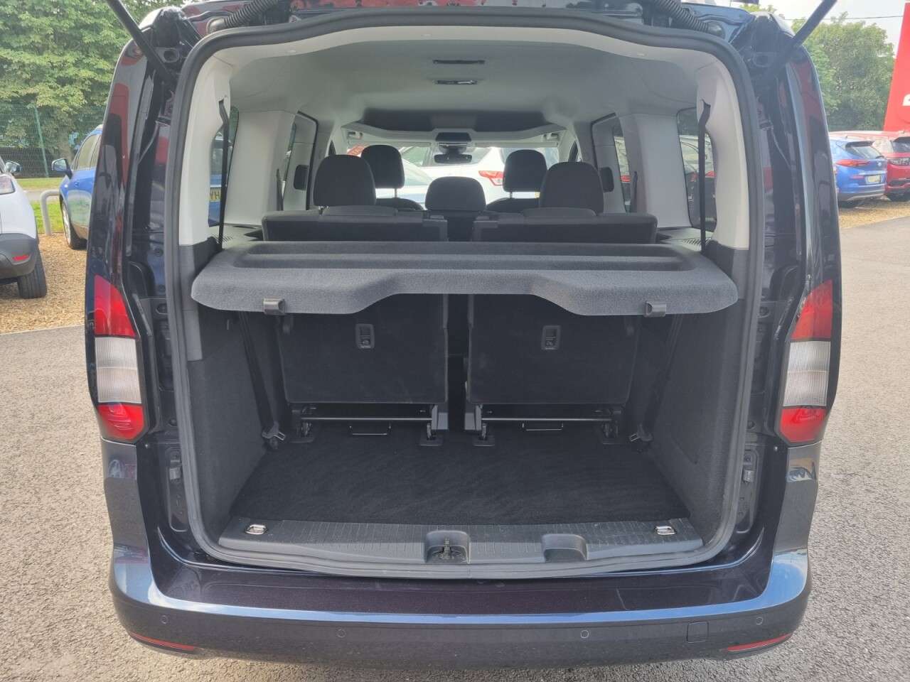 A 2023 FORD GRAND TOURNEO CONNECT 2.0 EcoBlue Titanium MPV 5dr Diesel Manual Euro 6 (s/s) (122 ps) A 2023 FORD GRAND TOURNEO CONNECT 2.0 EcoBlue Titanium MPV 5dr Diesel Manual Euro 6 (s/s) (122 ps)