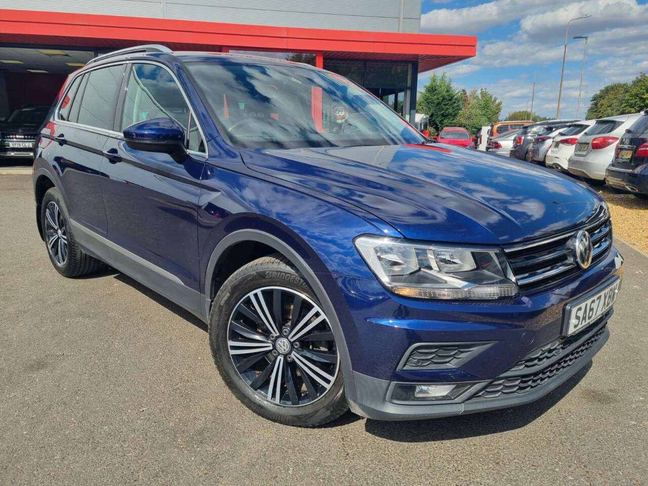 A 2017 VOLKSWAGEN TIGUAN 2.0 TDI SE SUV 5dr Diesel Manual 4Motion Euro 6 (s/s) (150 ps) A 2017 VOLKSWAGEN TIGUAN 2.0 TDI SE SUV 5dr Diesel Manual 4Motion Euro 6 (s/s) (150 ps)