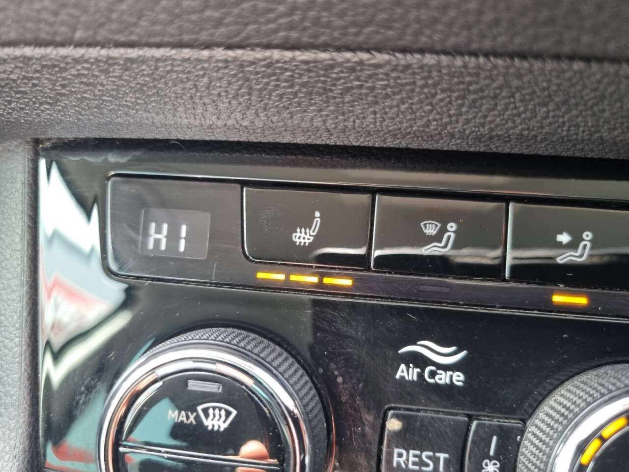 A 2019 SKODA KODIAQ 2.0 TDI Scout SUV 5dr Diesel DSG 4WD Euro 6 (s/s) (7 Seat) (190 ps) A 2019 SKODA KODIAQ 2.0 TDI Scout SUV 5dr Diesel DSG 4WD Euro 6 (s/s) (7 Seat) (190 ps)