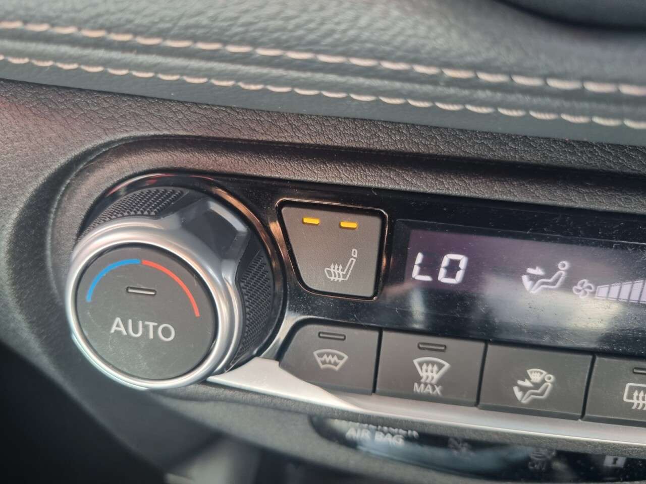 A 2020 NISSAN JUKE 1.0 DIG-T Tekna SUV 5dr Petrol Manual Euro 6 (s/s) (114 ps) A 2020 NISSAN JUKE 1.0 DIG-T Tekna SUV 5dr Petrol Manual Euro 6 (s/s) (114 ps)