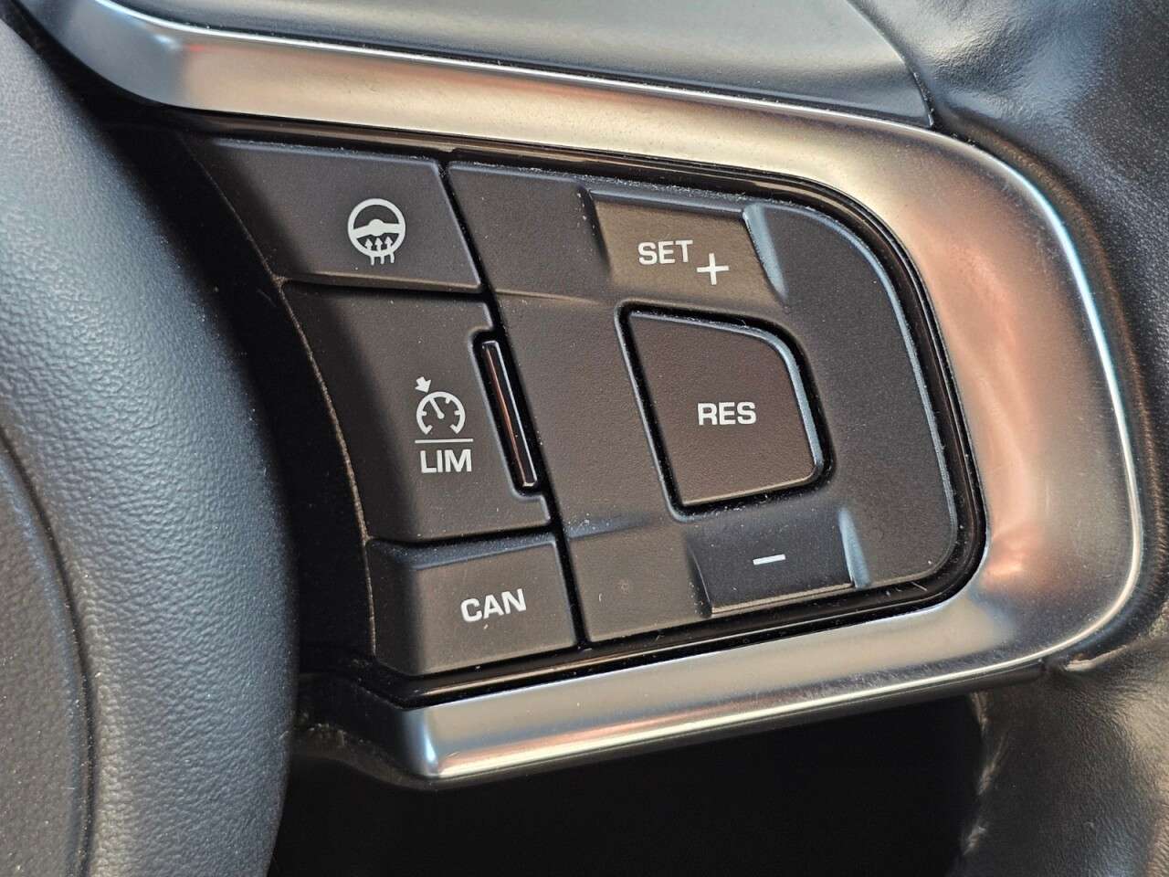 2017 JAGUAR XE 2017 JAGUAR XE
