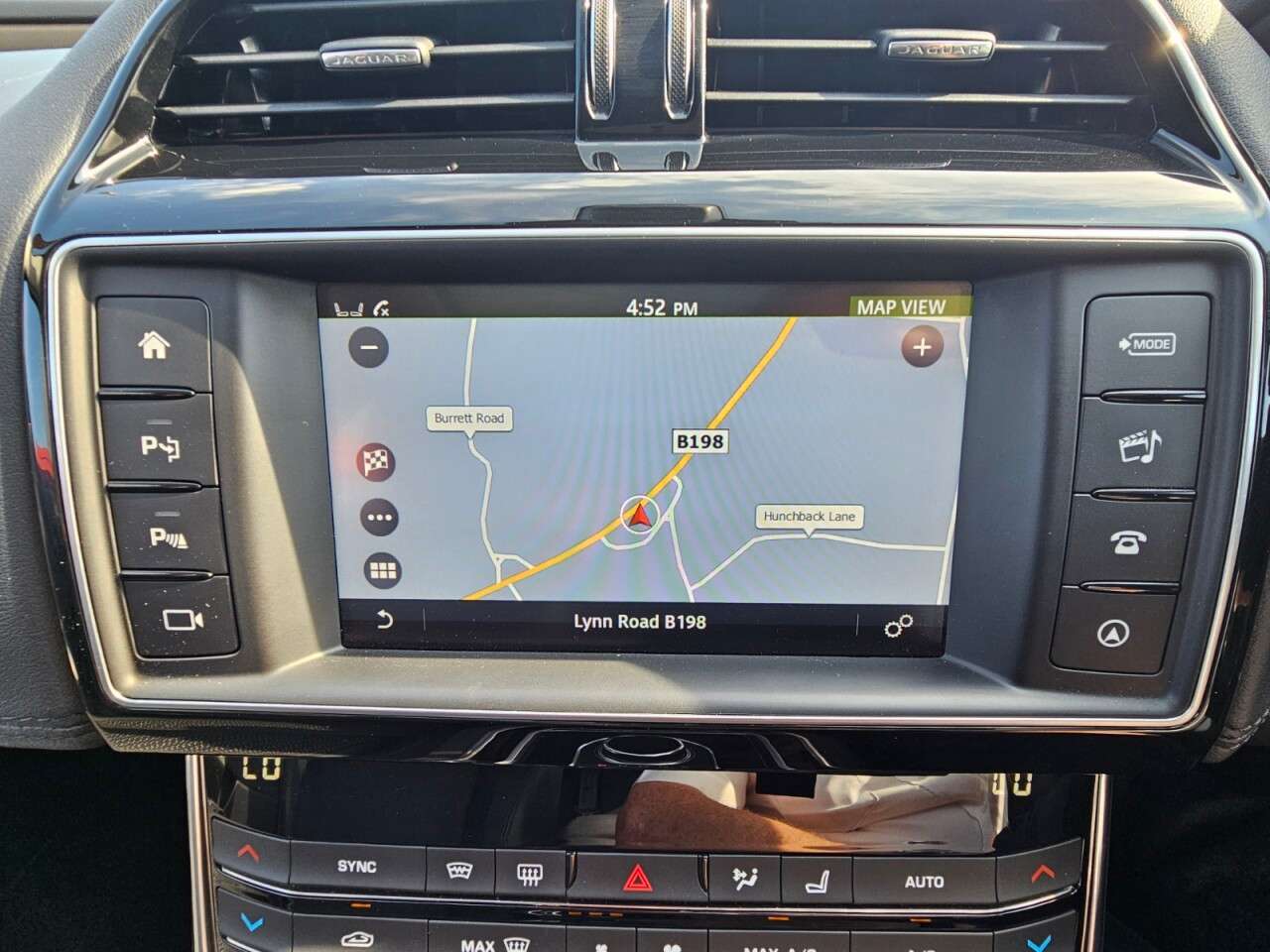 A 2017 JAGUAR XE 2.0d Portfolio Saloon 4dr Diesel Auto AWD Euro 6 (s/s) (240 ps) A 2017 JAGUAR XE 2.0d Portfolio Saloon 4dr Diesel Auto AWD Euro 6 (s/s) (240 ps)