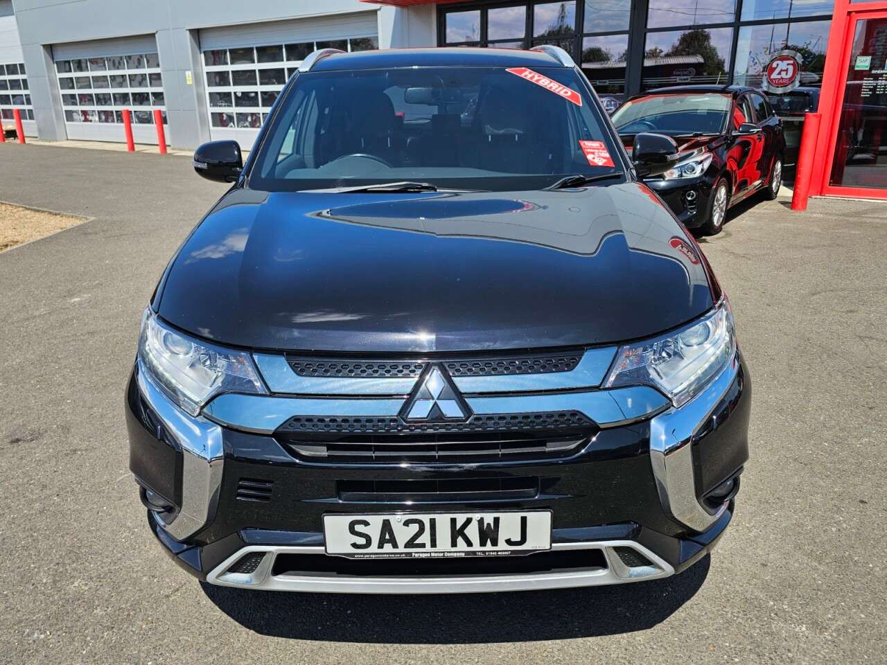 A 2021 MITSUBISHI OUTLANDER 2.4h TwinMotor 13.8kWh Dynamic SUV 5dr Petrol Plug-in Hybrid CVT 4WD Euro 6 A 2021 MITSUBISHI OUTLANDER 2.4h TwinMotor 13.8kWh Dynamic SUV 5dr Petrol Plug-in Hybrid CVT 4WD Euro 6
