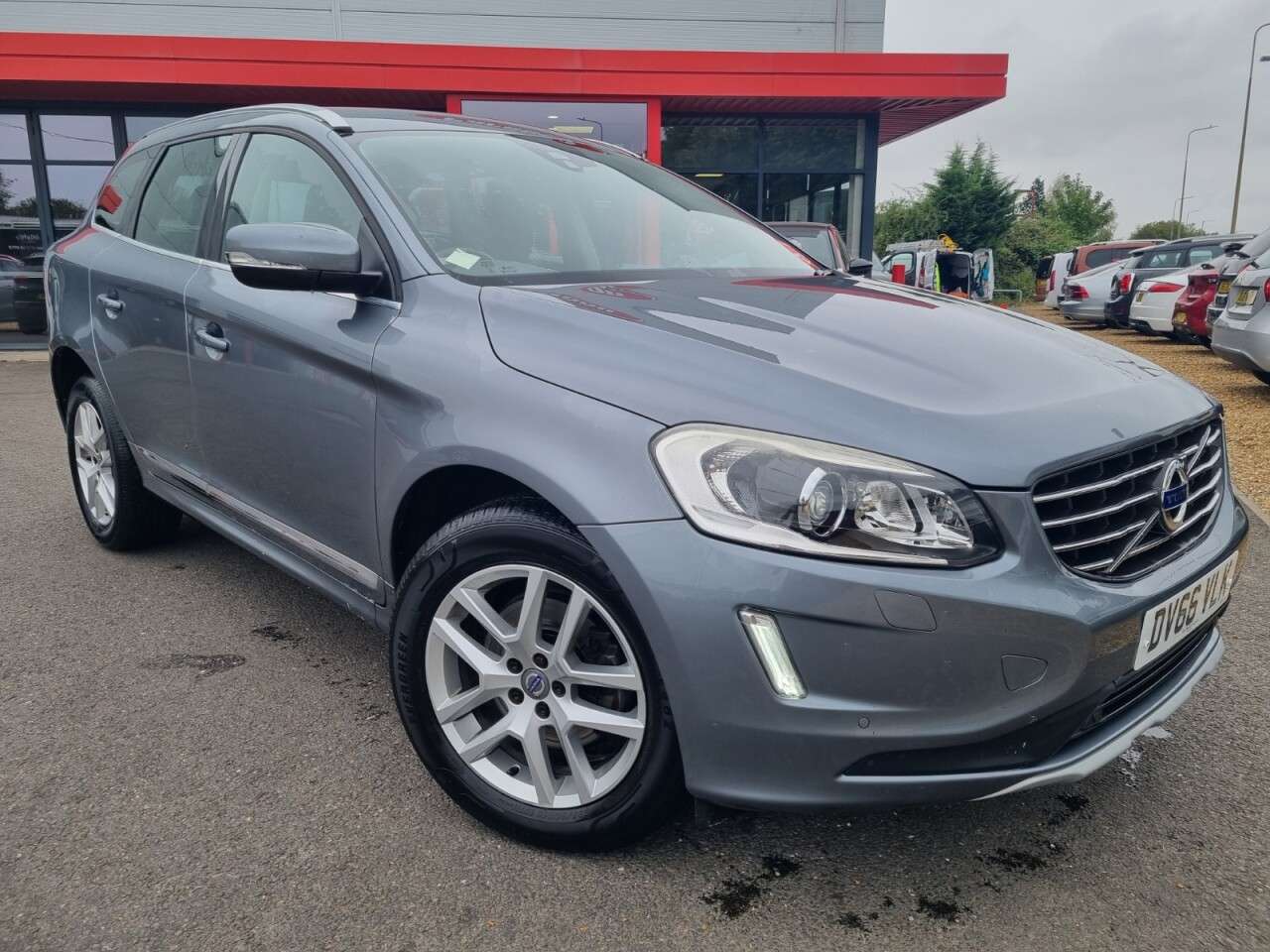 A 2016 VOLVO XC60 2.0 D4 SE Lux Nav SUV 5dr Diesel Auto Euro 6 (s/s) (190 ps) A 2016 VOLVO XC60 2.0 D4 SE Lux Nav SUV 5dr Diesel Auto Euro 6 (s/s) (190 ps)