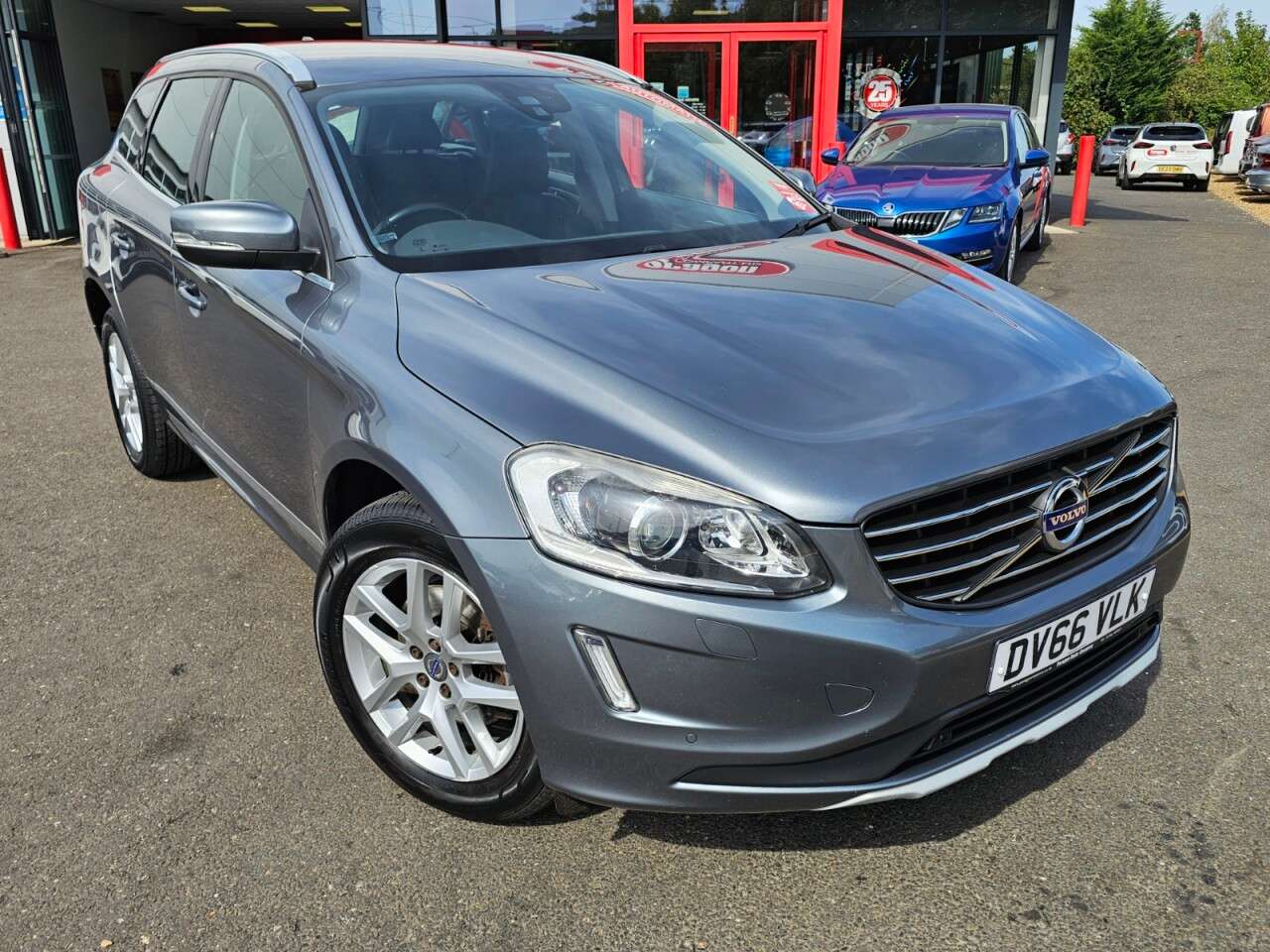 A 2016 VOLVO XC60 2.0 D4 SE Lux Nav SUV 5dr Diesel Auto Euro 6 (s/s) (190 ps) A 2016 VOLVO XC60 2.0 D4 SE Lux Nav SUV 5dr Diesel Auto Euro 6 (s/s) (190 ps)
