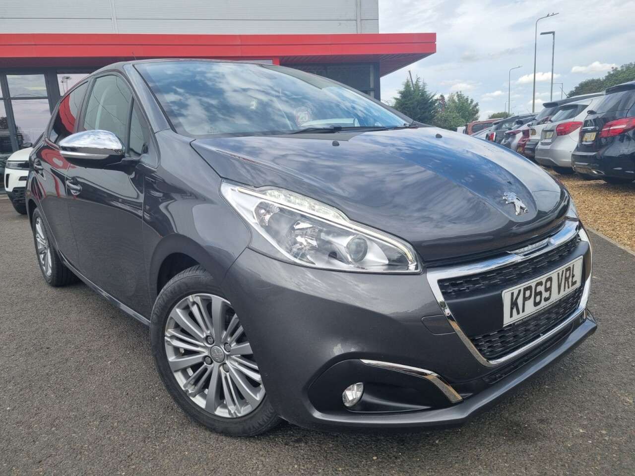 A 2019 PEUGEOT 208 PURETECH S/S SIGNATURE A 2019 PEUGEOT 208 PURETECH S/S SIGNATURE