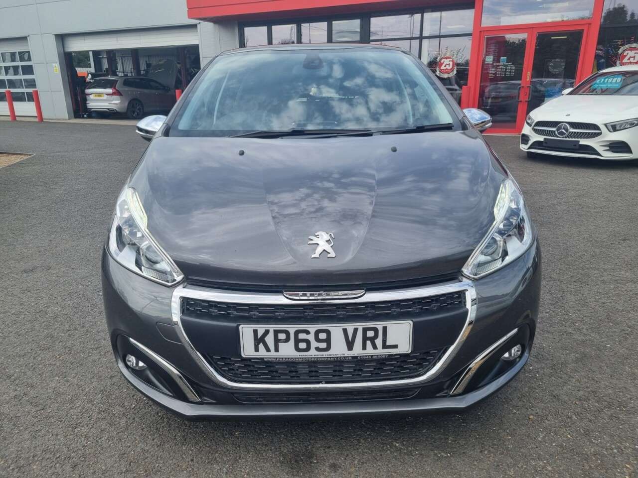A 2019 PEUGEOT 208 PURETECH S/S SIGNATURE A 2019 PEUGEOT 208 PURETECH S/S SIGNATURE