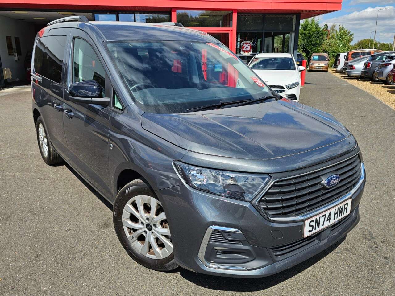 A 2024 FORD TOURNEO CONNECT 2.0 EcoBlue Titanium MPV 5dr Diesel DCT Euro 6 (s/s) (122 ps) A 2024 FORD TOURNEO CONNECT 2.0 EcoBlue Titanium MPV 5dr Diesel DCT Euro 6 (s/s) (122 ps)