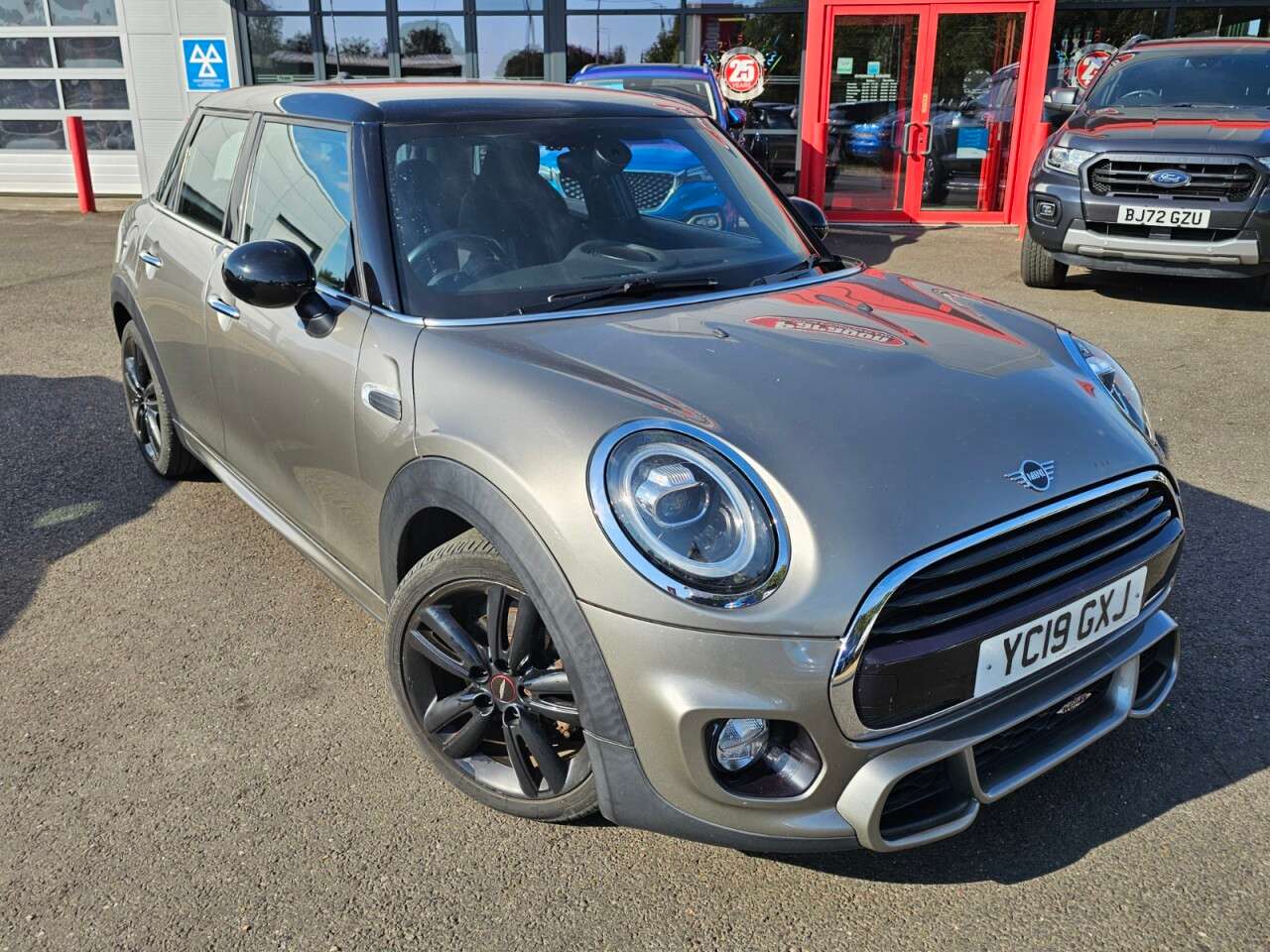 A 2019 MINI HATCH 1.5 Cooper Sport Hatchback 5dr Petrol Manual Euro 6 (s/s) (136 ps) A 2019 MINI HATCH 1.5 Cooper Sport Hatchback 5dr Petrol Manual Euro 6 (s/s) (136 ps)