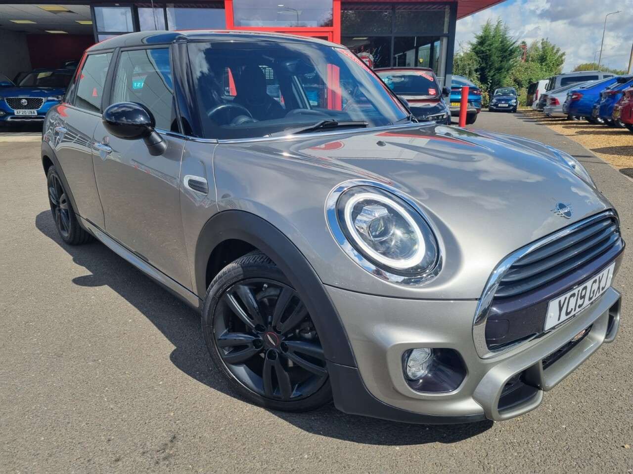 A 2019 MINI HATCH 1.5 Cooper Sport Hatchback 5dr Petrol Manual Euro 6 (s/s) (136 ps) A 2019 MINI HATCH 1.5 Cooper Sport Hatchback 5dr Petrol Manual Euro 6 (s/s) (136 ps)