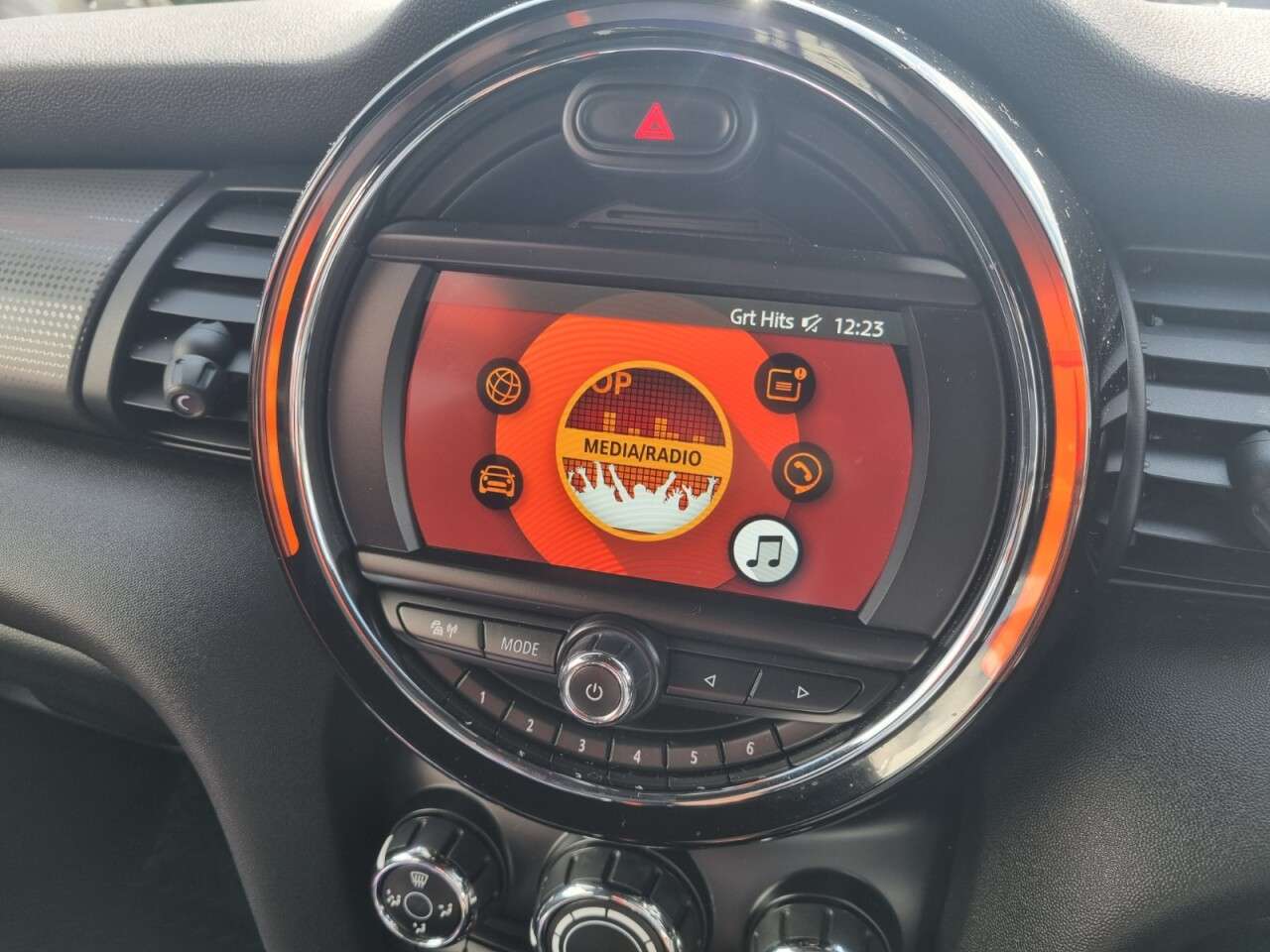 A 2019 MINI HATCH 1.5 Cooper Sport Hatchback 5dr Petrol Manual Euro 6 (s/s) (136 ps) A 2019 MINI HATCH 1.5 Cooper Sport Hatchback 5dr Petrol Manual Euro 6 (s/s) (136 ps)