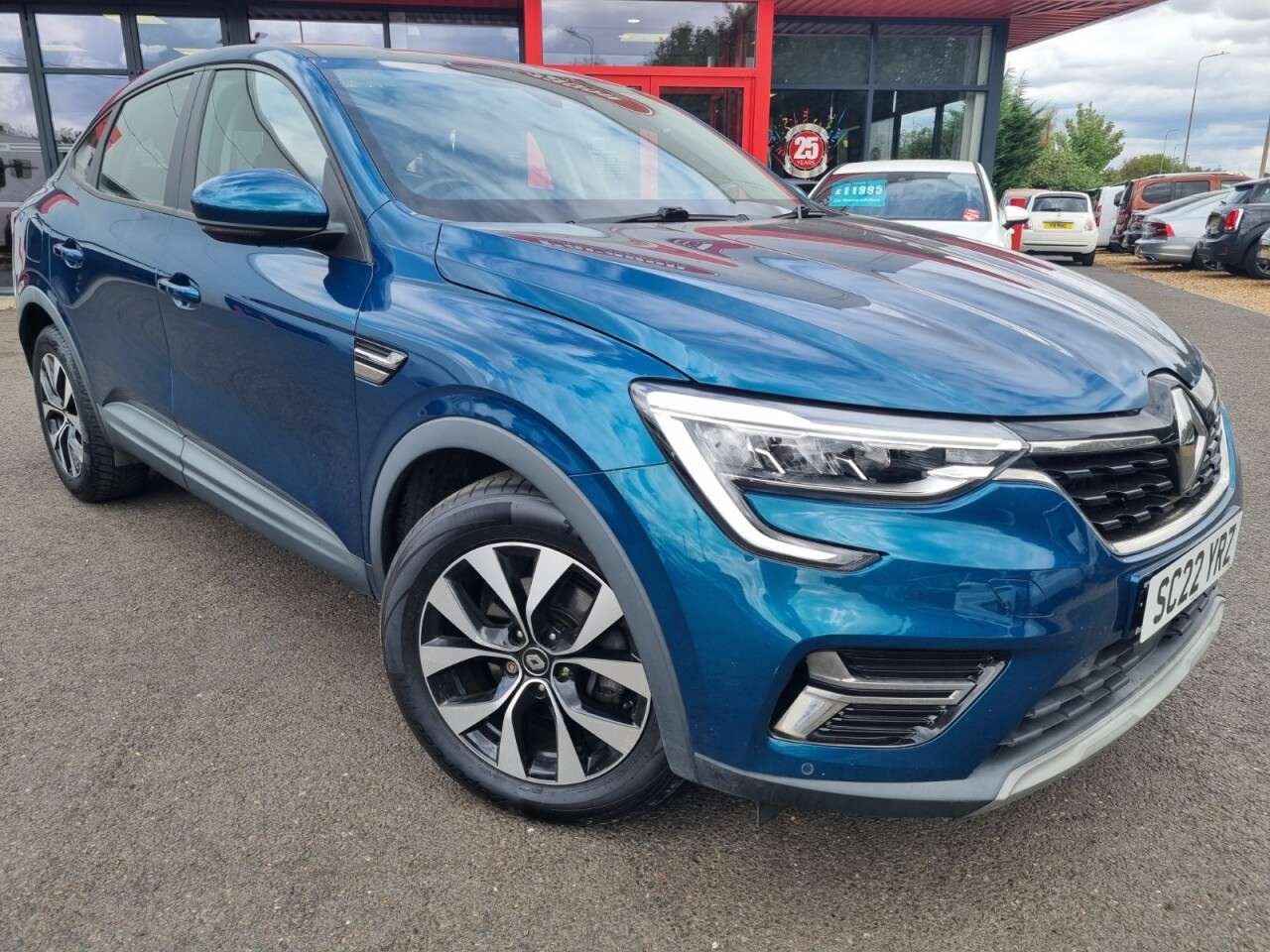 A 2022 RENAULT ARKANA 1.6 E-TECH Iconic SUV 5dr Petrol Hybrid Auto 2WD Euro 6 (s/s) (145 bhp) A 2022 RENAULT ARKANA 1.6 E-TECH Iconic SUV 5dr Petrol Hybrid Auto 2WD Euro 6 (s/s) (145 bhp)