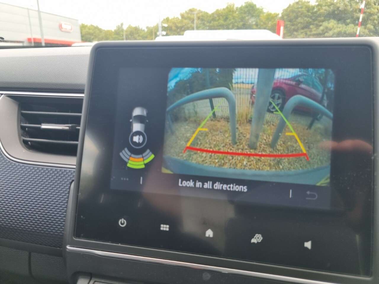 A 2022 RENAULT ARKANA 1.6 E-TECH Iconic SUV 5dr Petrol Hybrid Auto 2WD Euro 6 (s/s) (145 bhp) A 2022 RENAULT ARKANA 1.6 E-TECH Iconic SUV 5dr Petrol Hybrid Auto 2WD Euro 6 (s/s) (145 bhp)