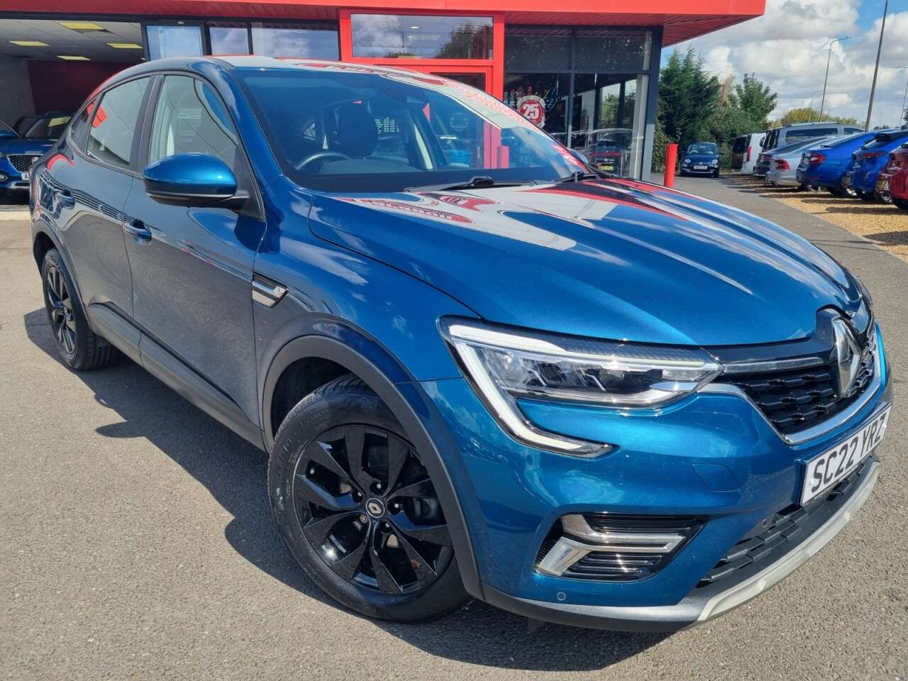 A 2022 RENAULT ARKANA 1.6 E-TECH Iconic SUV 5dr Petrol Hybrid Auto 2WD Euro 6 (s/s) (145 bhp) A 2022 RENAULT ARKANA 1.6 E-TECH Iconic SUV 5dr Petrol Hybrid Auto 2WD Euro 6 (s/s) (145 bhp)