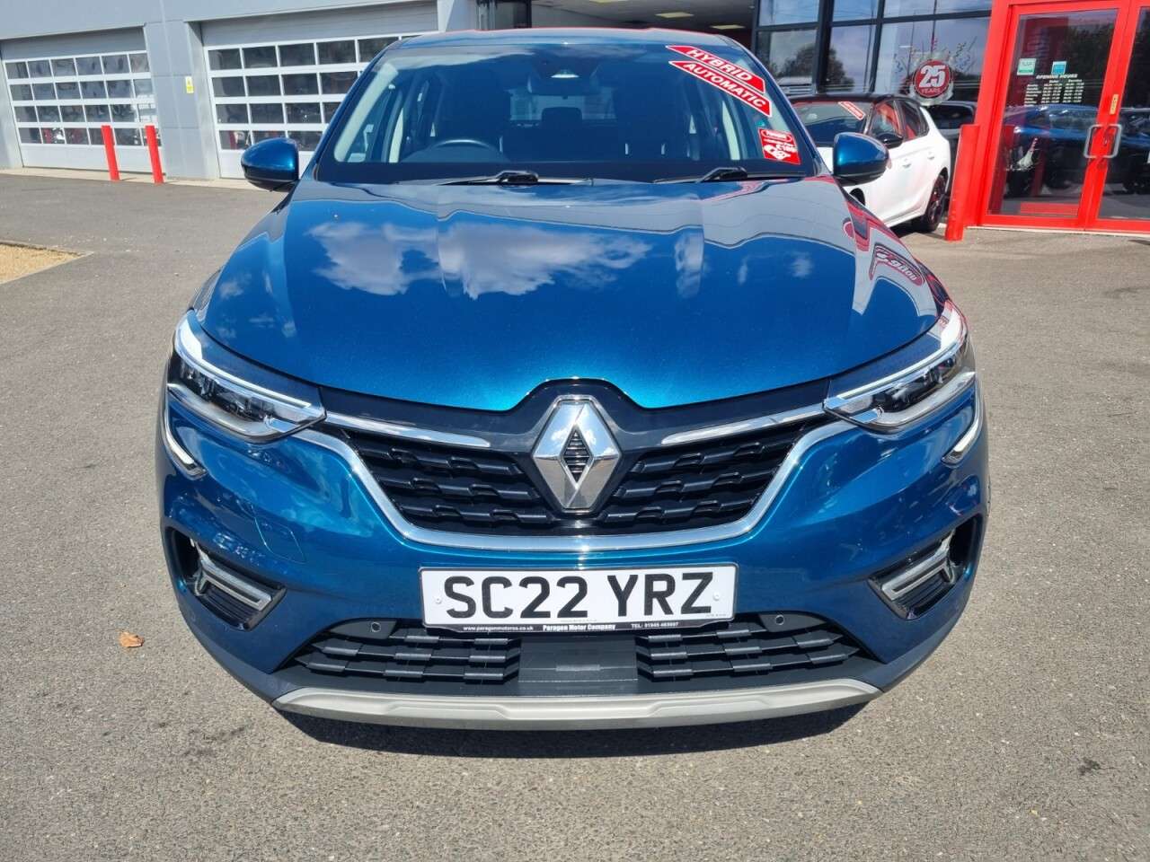 A 2022 RENAULT ARKANA 1.6 E-TECH Iconic SUV 5dr Petrol Hybrid Auto 2WD Euro 6 (s/s) (145 bhp) A 2022 RENAULT ARKANA 1.6 E-TECH Iconic SUV 5dr Petrol Hybrid Auto 2WD Euro 6 (s/s) (145 bhp)