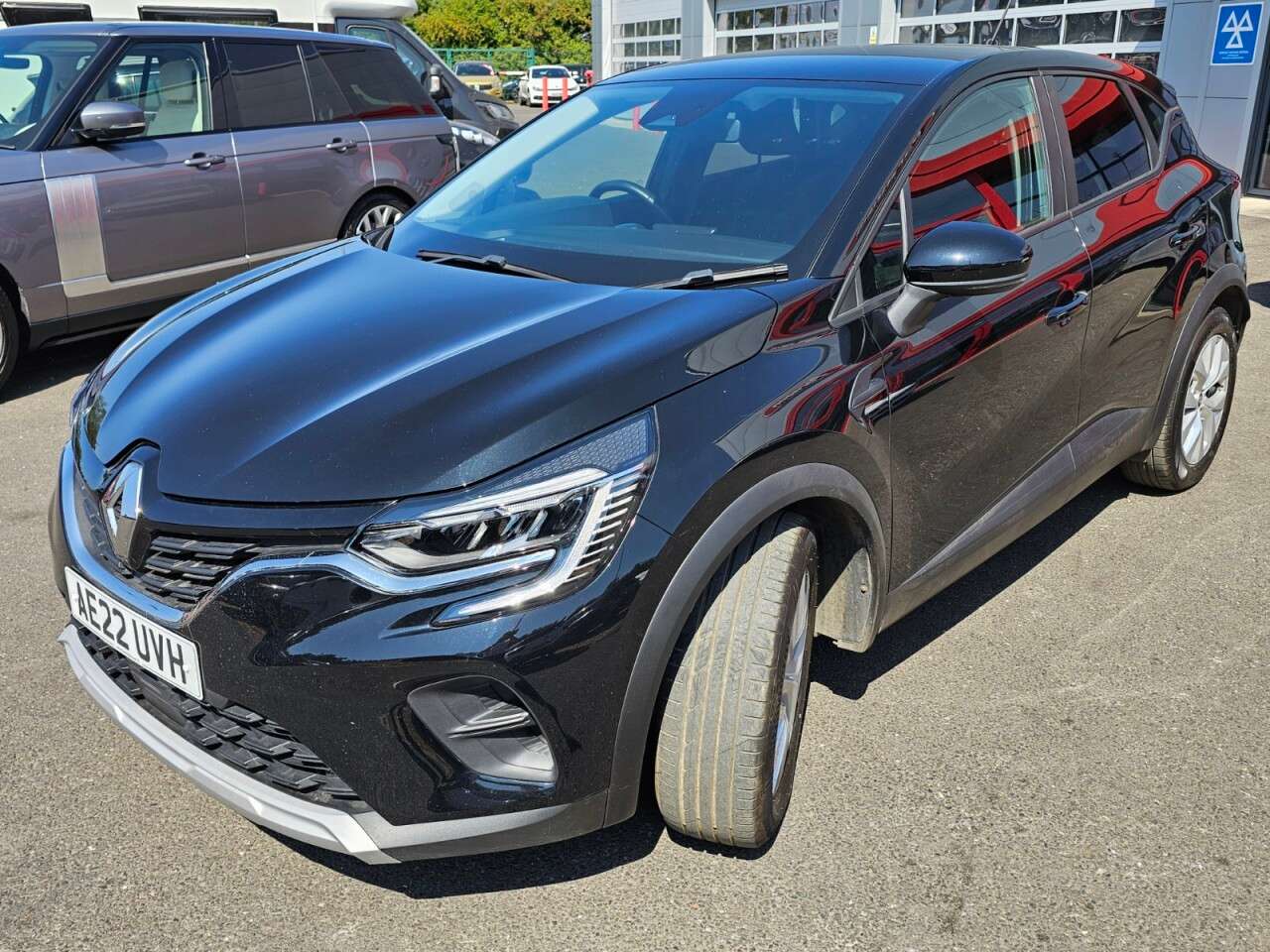 A 2022 RENAULT CAPTUR 1.6 E-TECH Iconic Edition SUV 5dr Petrol Hybrid Auto Euro 6 (s/s) (145 ps) A 2022 RENAULT CAPTUR 1.6 E-TECH Iconic Edition SUV 5dr Petrol Hybrid Auto Euro 6 (s/s) (145 ps)