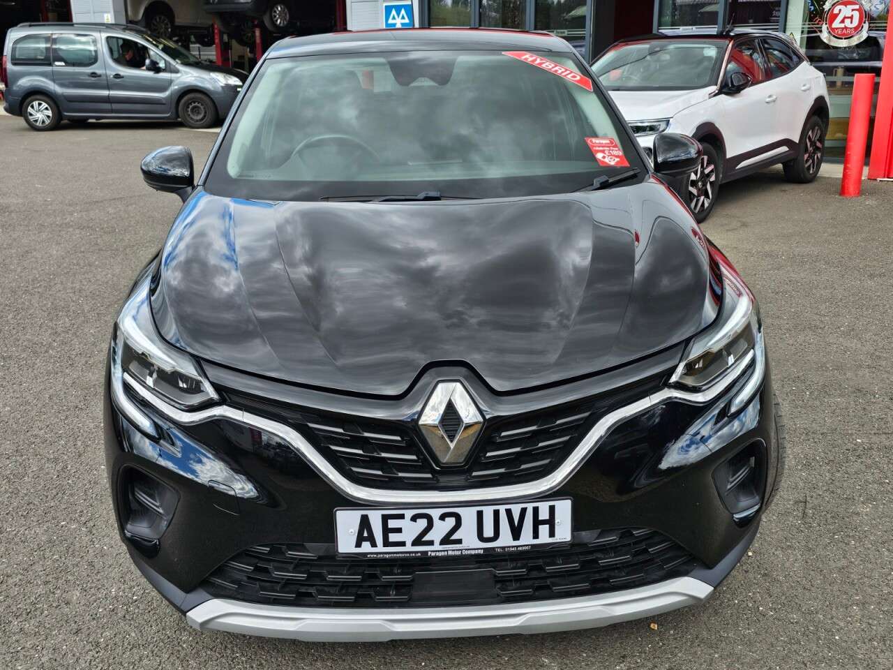 A 2022 RENAULT CAPTUR 1.6 E-TECH Iconic Edition SUV 5dr Petrol Hybrid Auto Euro 6 (s/s) (145 ps) A 2022 RENAULT CAPTUR 1.6 E-TECH Iconic Edition SUV 5dr Petrol Hybrid Auto Euro 6 (s/s) (145 ps)