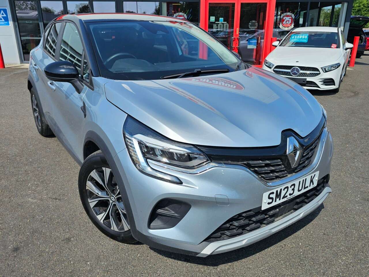 A 2023 RENAULT CAPTUR 1.0 TCe evolution SUV 5dr Petrol Manual Euro 6 (s/s) (90 ps) A 2023 RENAULT CAPTUR 1.0 TCe evolution SUV 5dr Petrol Manual Euro 6 (s/s) (90 ps)