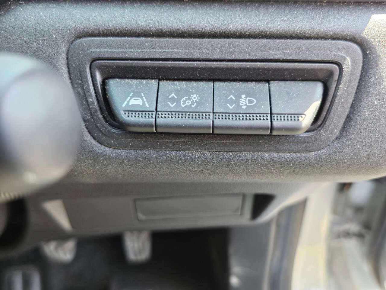 A 2023 RENAULT CAPTUR 1.0 TCe evolution SUV 5dr Petrol Manual Euro 6 (s/s) (90 ps) A 2023 RENAULT CAPTUR 1.0 TCe evolution SUV 5dr Petrol Manual Euro 6 (s/s) (90 ps)
