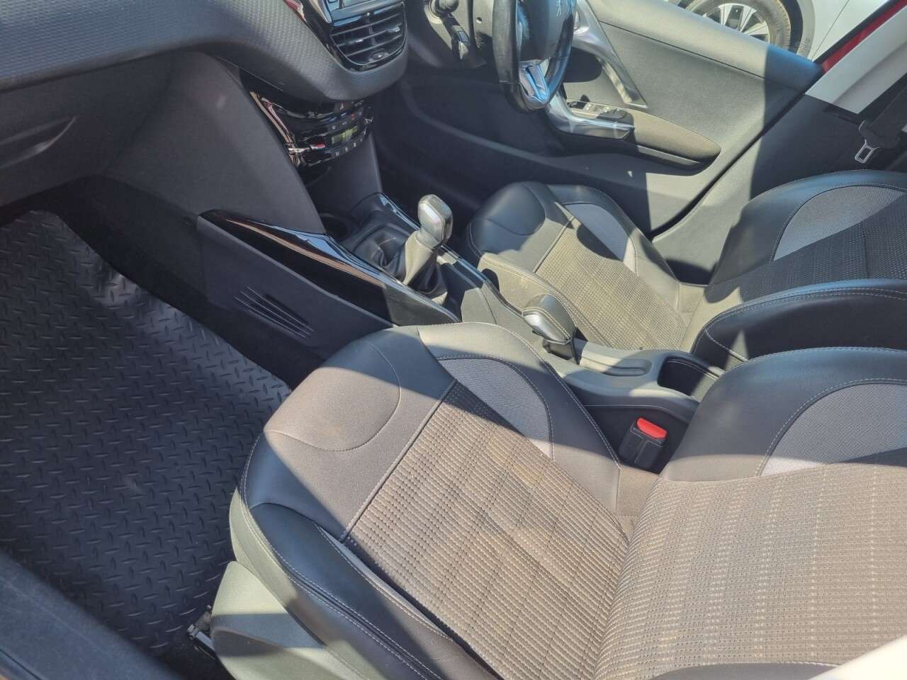 2017 PEUGEOT 2008 2017 PEUGEOT 2008