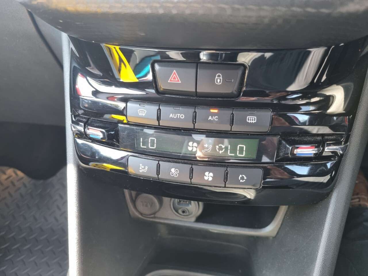 2017 PEUGEOT 2008 2017 PEUGEOT 2008