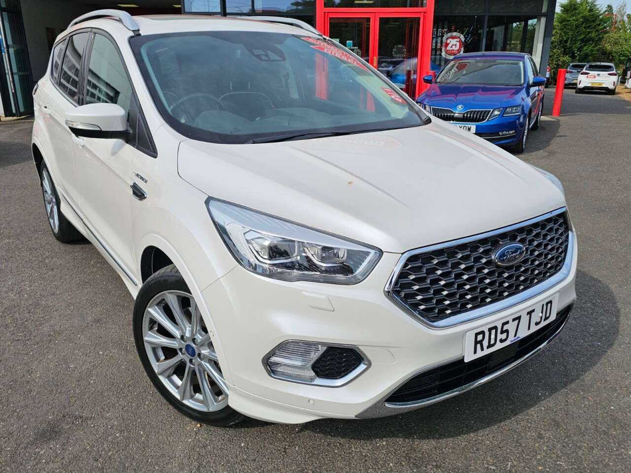 A 2018 FORD KUGA 2.0 TDCi Vignale SUV 5dr Diesel Powershift AWD Euro 6 (s/s) (180 ps) A 2018 FORD KUGA 2.0 TDCi Vignale SUV 5dr Diesel Powershift AWD Euro 6 (s/s) (180 ps)