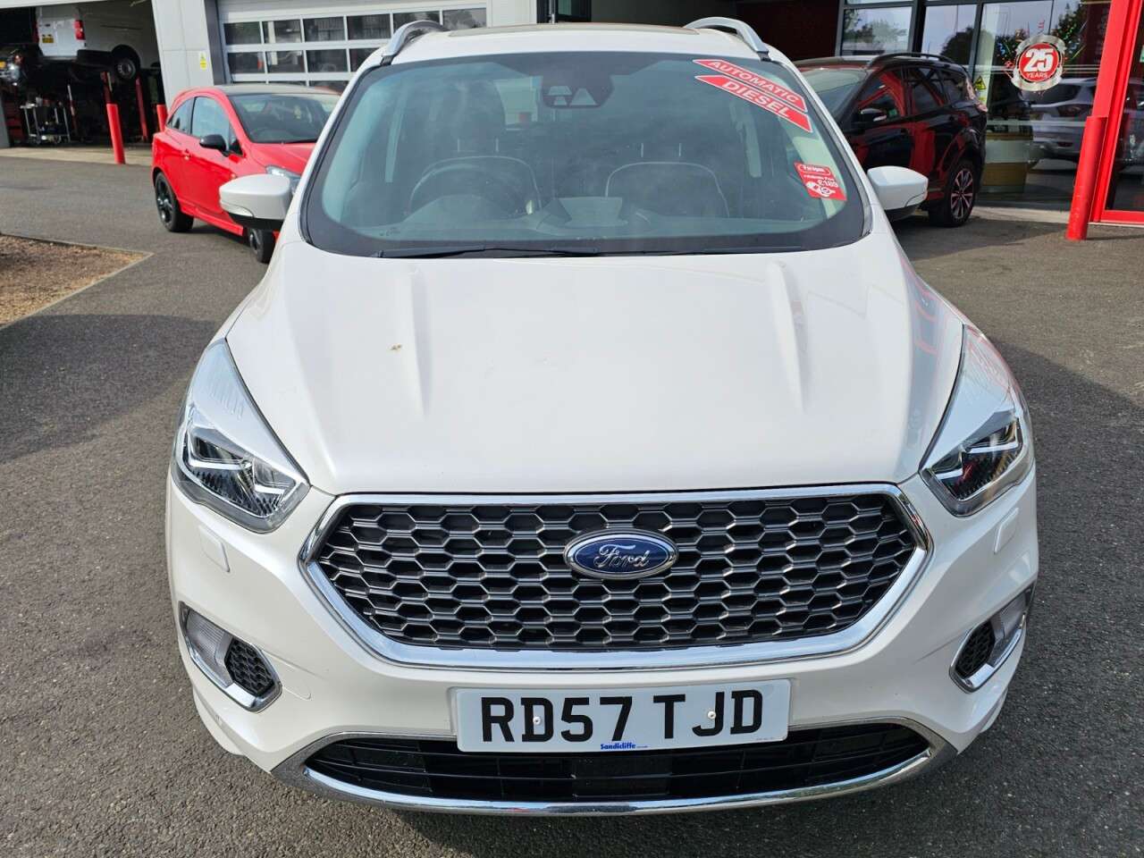 A 2018 FORD KUGA 2.0 TDCi Vignale SUV 5dr Diesel Powershift AWD Euro 6 (s/s) (180 ps) A 2018 FORD KUGA 2.0 TDCi Vignale SUV 5dr Diesel Powershift AWD Euro 6 (s/s) (180 ps)