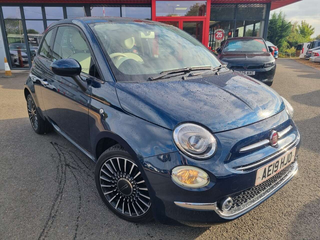 A 2019 FIAT 500 1.2 Lounge Hatchback 3dr Petrol Dualogic Euro 6 (s/s) (69 bhp) A 2019 FIAT 500 1.2 Lounge Hatchback 3dr Petrol Dualogic Euro 6 (s/s) (69 bhp)