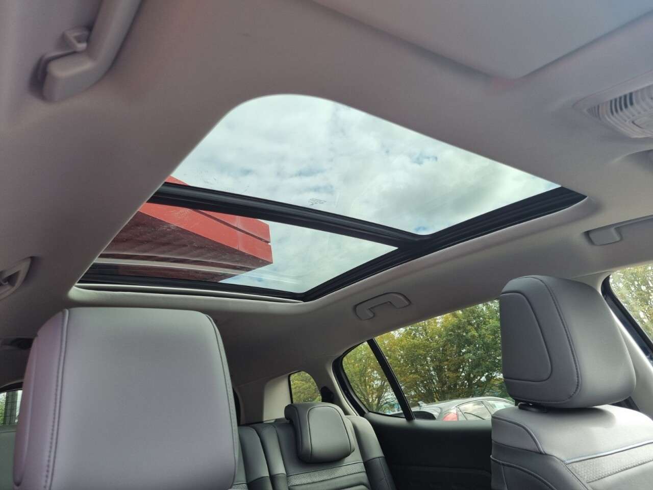 A 2023 CITROEN C5 AIRCROSS 1.5 BlueHDi C-Series Edition SUV 5dr Diesel EAT8 Euro 6 (s/s) (130 ps) A 2023 CITROEN C5 AIRCROSS 1.5 BlueHDi C-Series Edition SUV 5dr Diesel EAT8 Euro 6 (s/s) (130 ps)