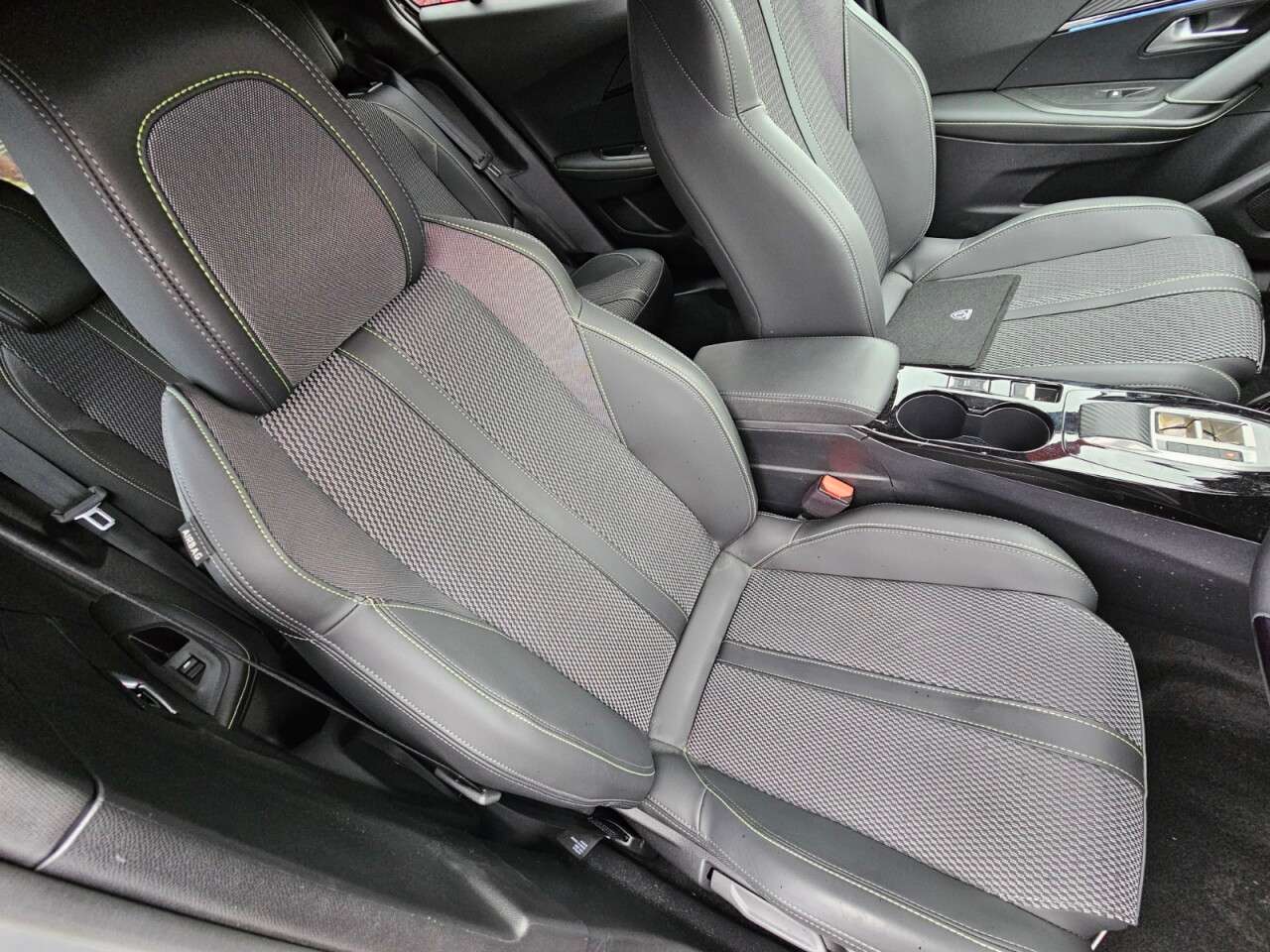 2024 PEUGEOT 2008 2024 PEUGEOT 2008