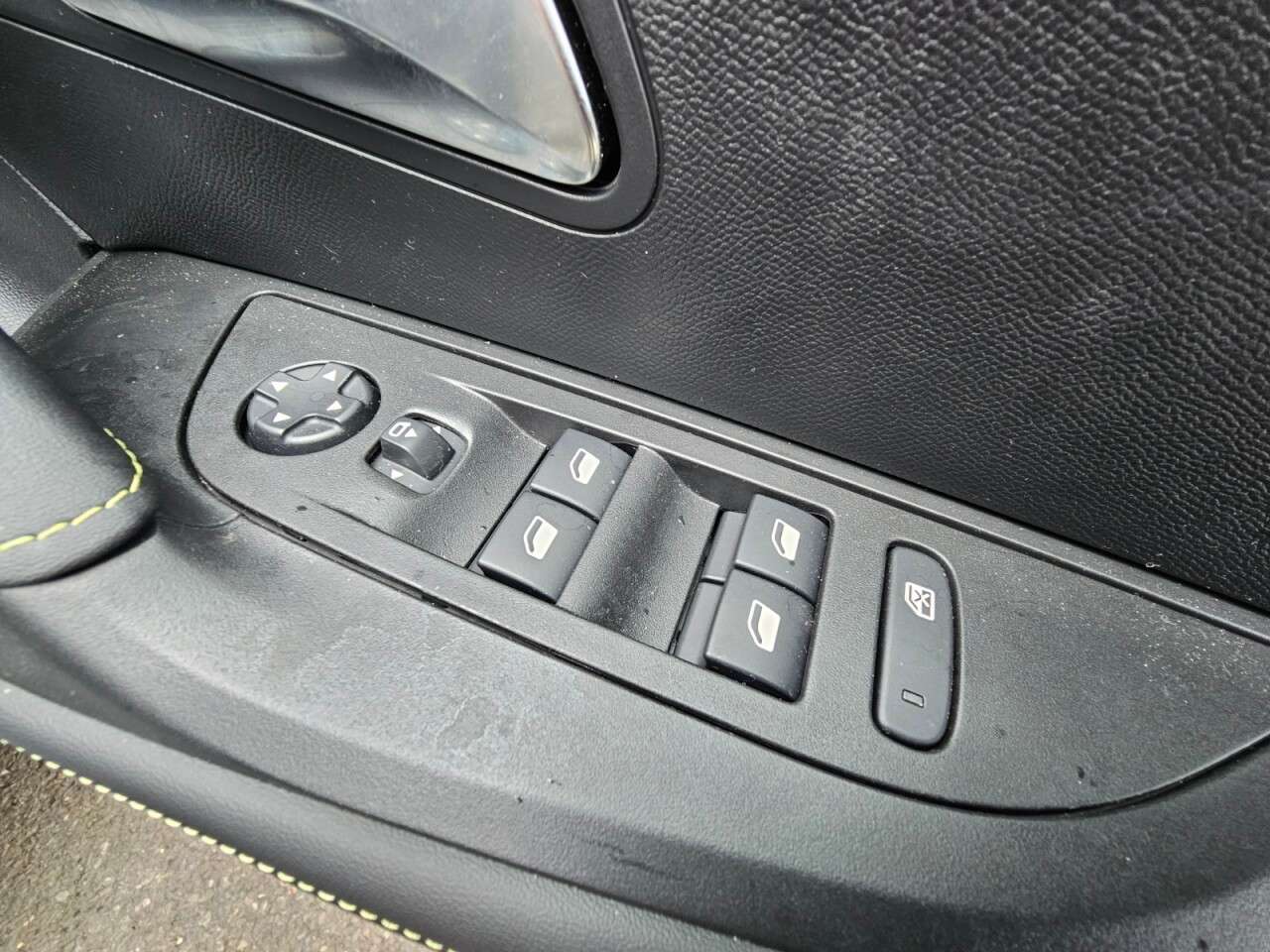 2024 PEUGEOT 2008 2024 PEUGEOT 2008