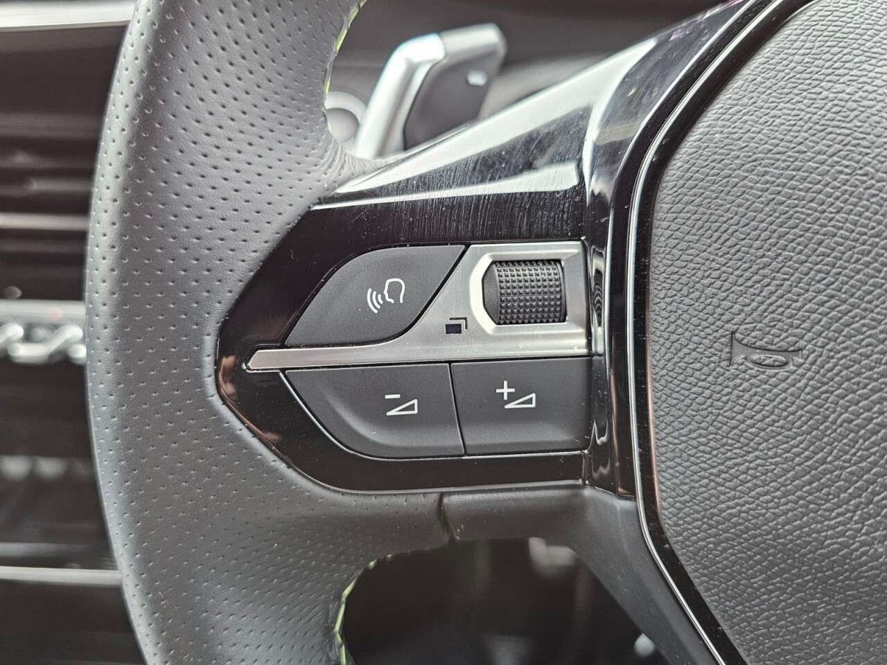 2024 PEUGEOT 2008 2024 PEUGEOT 2008