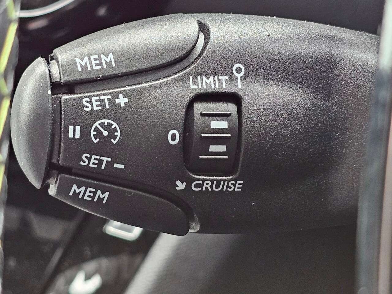 2024 PEUGEOT 2008 2024 PEUGEOT 2008