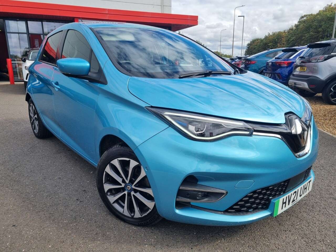 A 2021 RENAULT ZOE R135 52kWh GT Line Hatchback 5dr Electric Auto (i, Rapid Charge) (134 bhp) A 2021 RENAULT ZOE R135 52kWh GT Line Hatchback 5dr Electric Auto (i, Rapid Charge) (134 bhp)