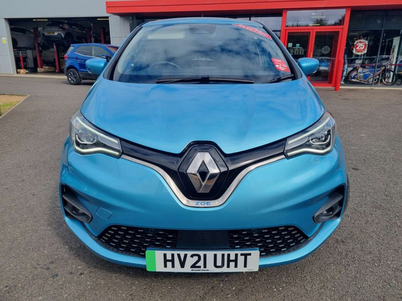 A 2021 RENAULT ZOE R135 52kWh GT Line Hatchback 5dr Electric Auto (i, Rapid Charge) (134 bhp) A 2021 RENAULT ZOE R135 52kWh GT Line Hatchback 5dr Electric Auto (i, Rapid Charge) (134 bhp)